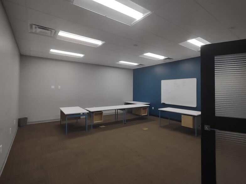 More Photos Of 112 Industrial Park Blvd, Warner Robins Office Residential For Lease