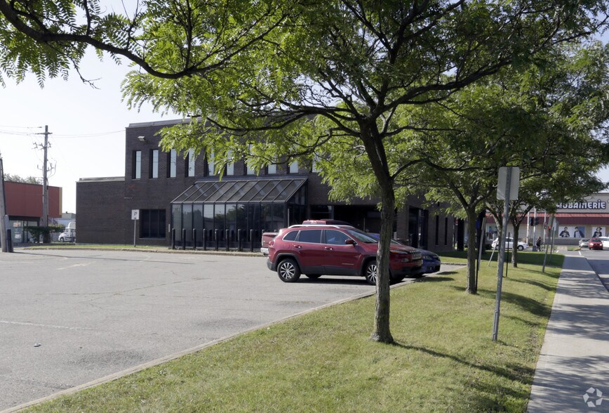More Photos Of 198-200 Boul Du Curé-Labelle, Sainte-Thérèse Office For Sale