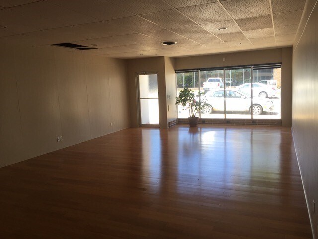 More Photos Of 514 5th St, Peru Restaurant For Lease