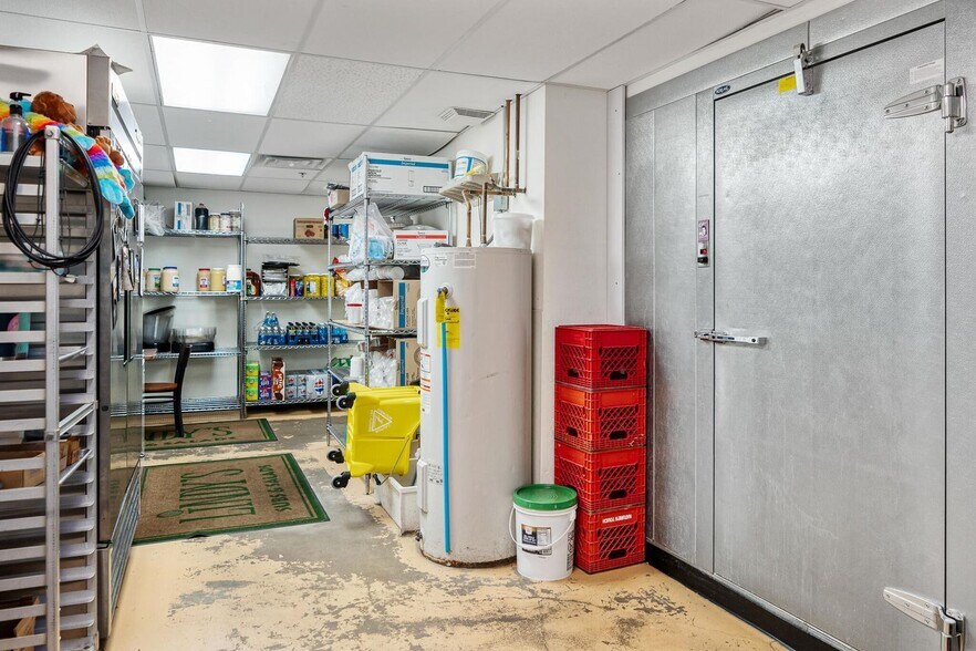 More Photos Of 119 Sand Lake Rd, Onalaska Unknown For Lease