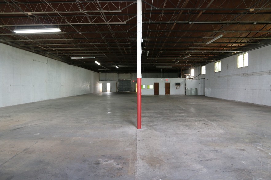 More Photos Of 3121-3171 E 11th Ave, Hialeah Warehouse For Lease