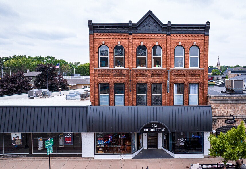More Photos Of 203 E Wisconsin Ave, Oconomowoc Storefront For Sale