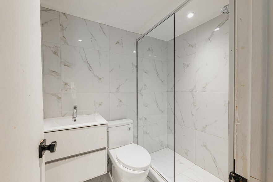 More Photos Of 2265 Av Madison, Montréal Apartments For Sale