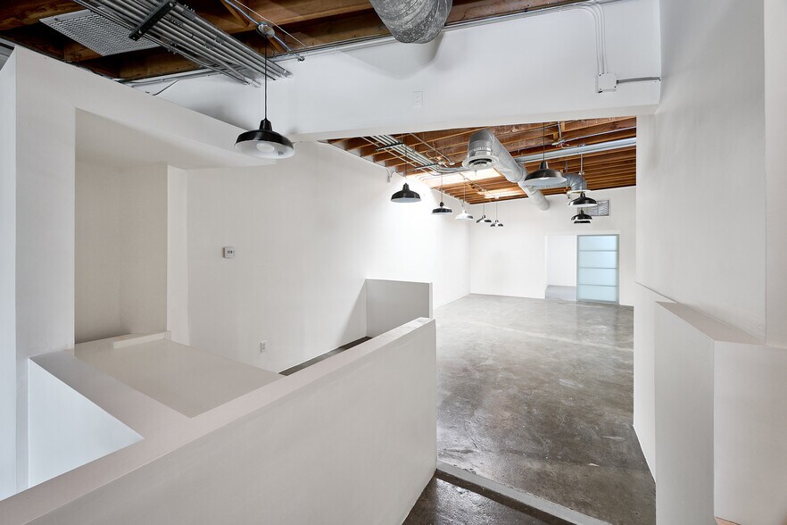 More Photos Of 1733-1737 Abbot Kinney Blvd, Venice Storefront Retail Office For Lease