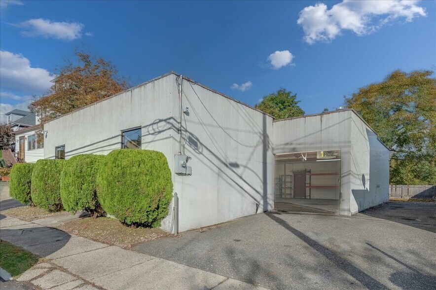 More Photos Of 217 Madison Ave, Port Chester Light Distribution For Sale