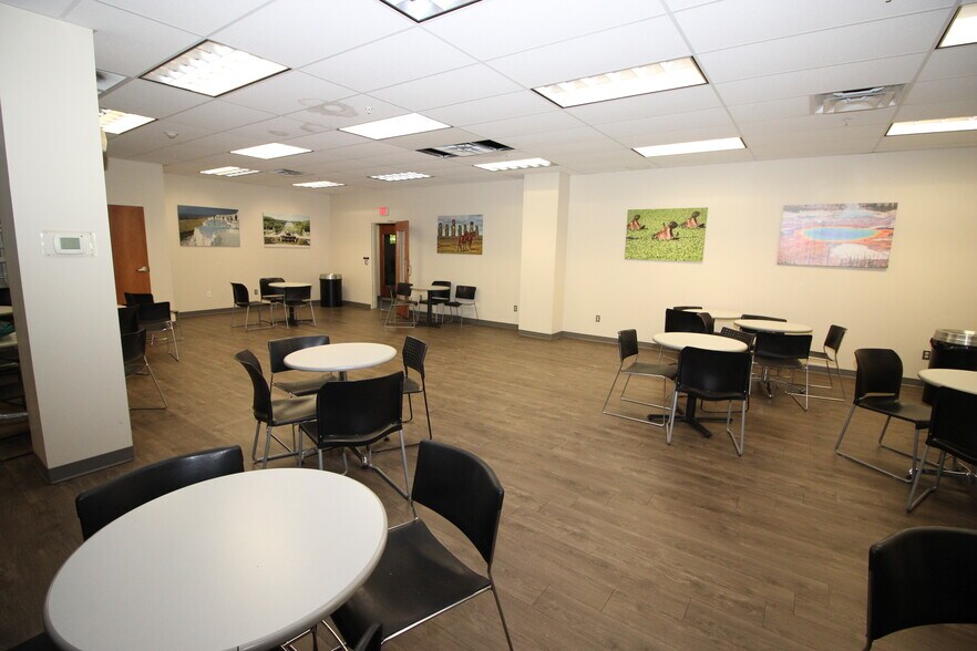 More Photos Of 455 Maryland Dr, Fort Washington Light Manufacturing For Sale