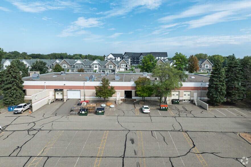More Photos Of 380 Oak Grove Pky, Vadnais Heights Light Manufacturing For Lease