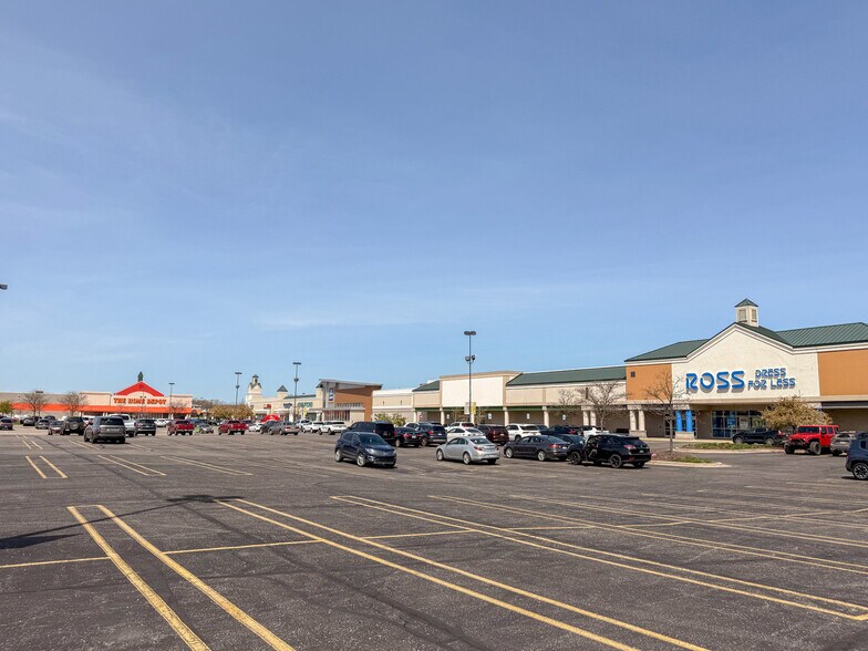 More Photos Of 9078 Highland Dr, White Lake Unknown For Lease