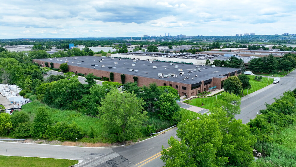 Primary Photo Of 400 Commerce Blvd, Carlstadt Warehouse For Lease