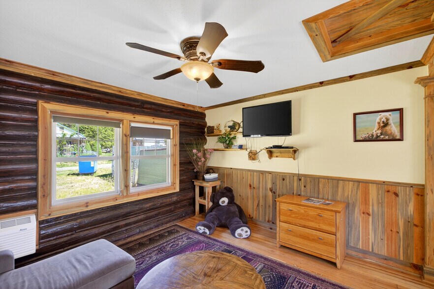 More Photos Of 1258 Highway 141, White Salmon Hospitality For Sale
