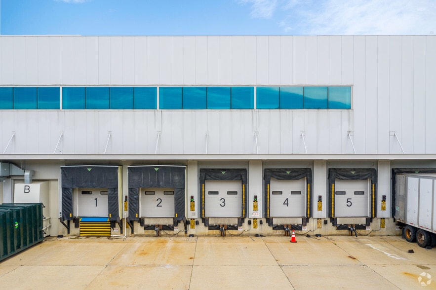 More Photos Of 1930 Innovation Way, Libertyville Manufacturing For Lease