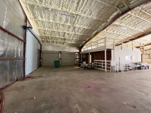 More Photos Of 1501 Dupont, Orange Warehouse For Lease
