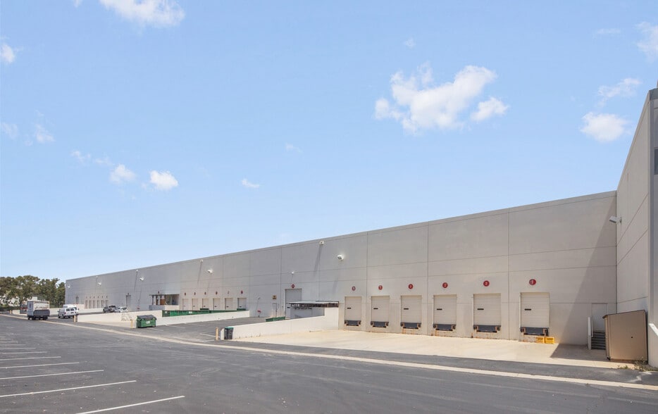 More Photos Of 29125 Avenue Paine, Valencia Warehouse For Lease