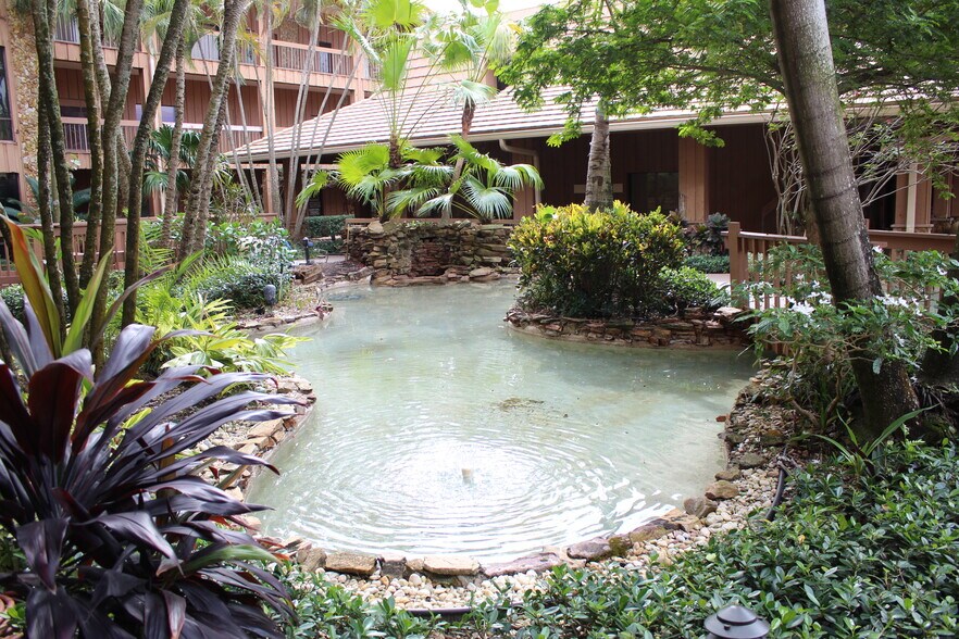 More Photos Of 7800 W Oakland Park Blvd, Sunrise Medical For Lease