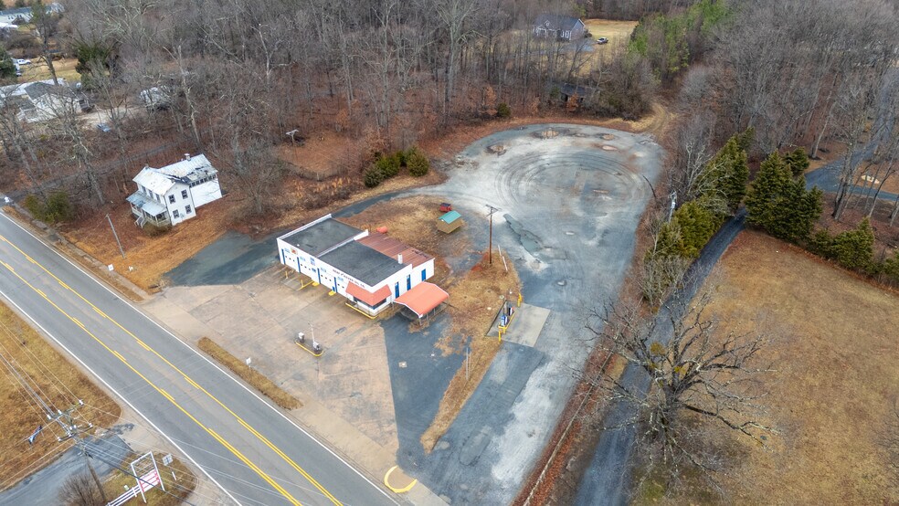 More Photos Of 16855 Oak St, Dillwyn Service For Sale