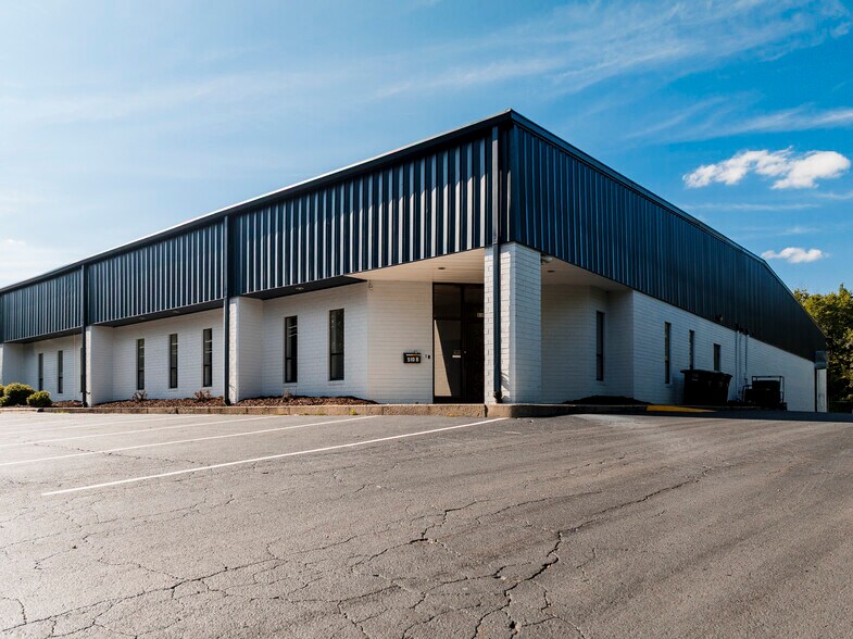 More Photos Of 510 Corliss St, Greensboro Light Manufacturing For Lease