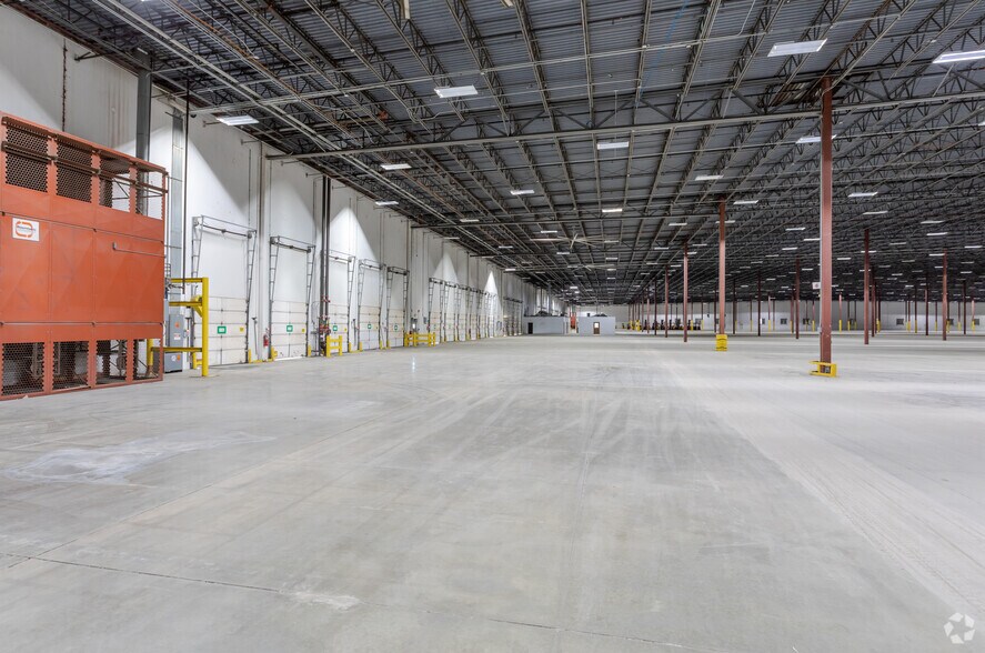 More Photos Of 4800 Corporation Dr, Fayetteville Distribution For Lease