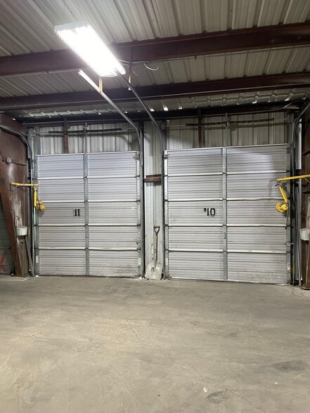 More Photos Of 106 Mooney Dr, Bourbonnais Warehouse For Lease