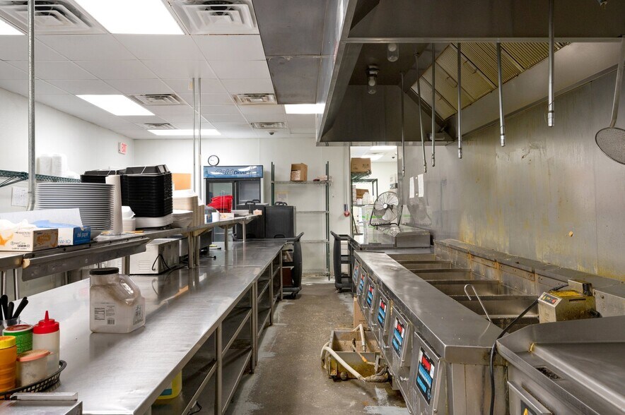 More Photos Of 1296 N Ferdon Blvd, Crestview Restaurant For Sale