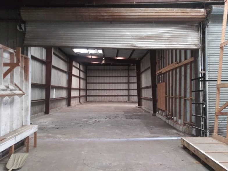 More Photos Of 5017 N Coolidge Dr, Tampa Warehouse For Sale