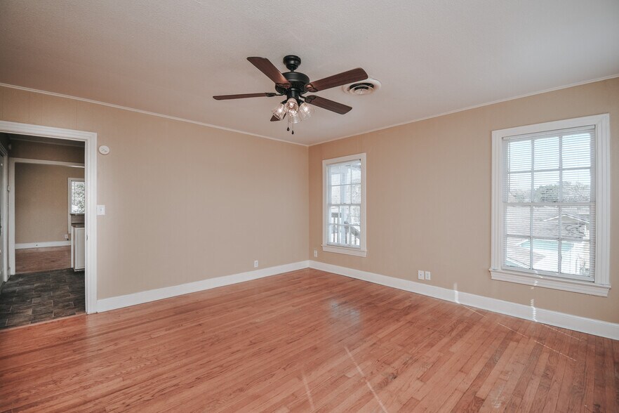 More Photos Of 1503 E Virginia Ave, Victoria Apartments For Sale