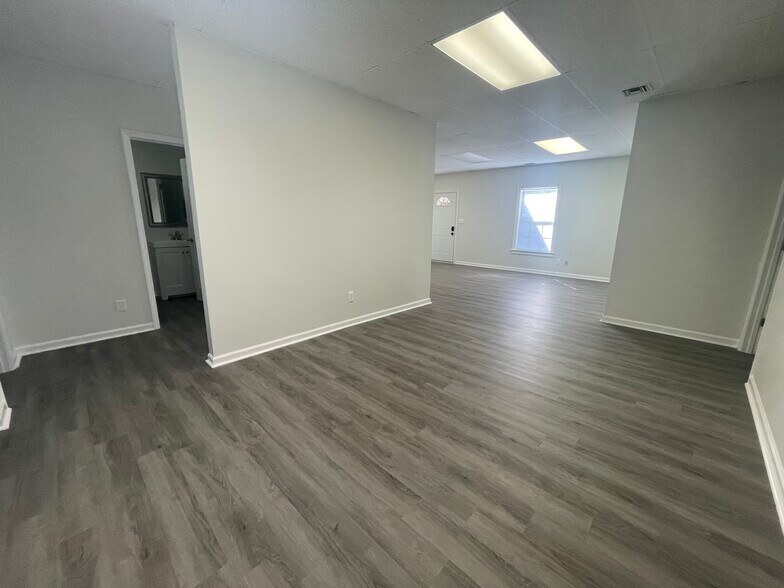 More Photos Of 127 Kingston Dr, Chapel Hill Office For Lease