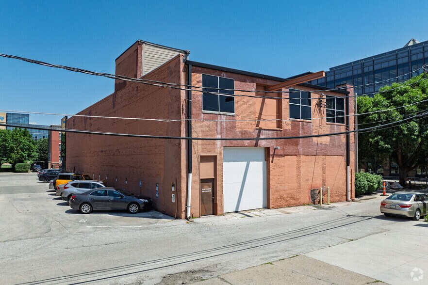 More Photos Of 1304 Locust St, Des Moines Storefront For Sale