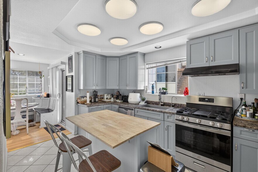 More Photos Of 225 N Juanita Ave, Redondo Beach Apartments For Sale