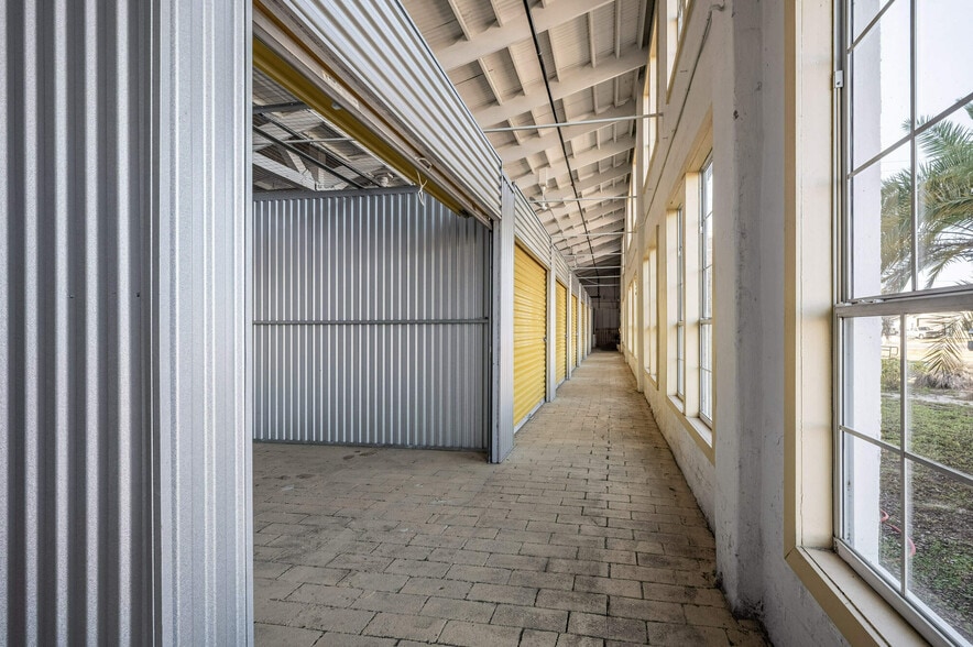 More Photos Of 160 W Haines Blvd, Lake Alfred Self Storage For Sale