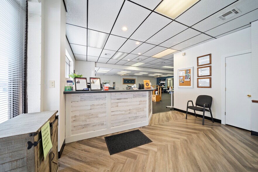 More Photos Of 1478-1498 S Elliott St, Pryor Office For Lease