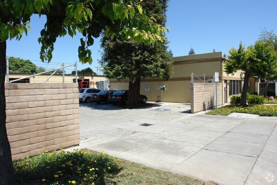More Photos Of 1680-1688 Pomona Ave, San Jose Manufacturing For Sale