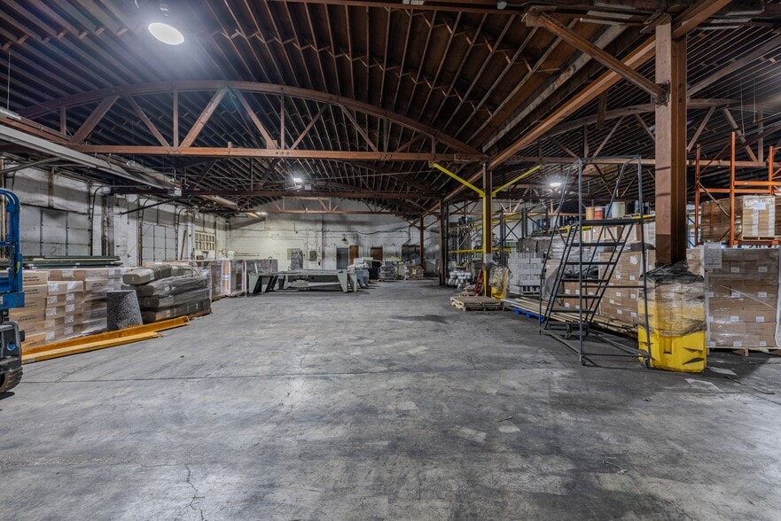 More Photos Of 3354 N 35th St, Milwaukee Distribution For Sale