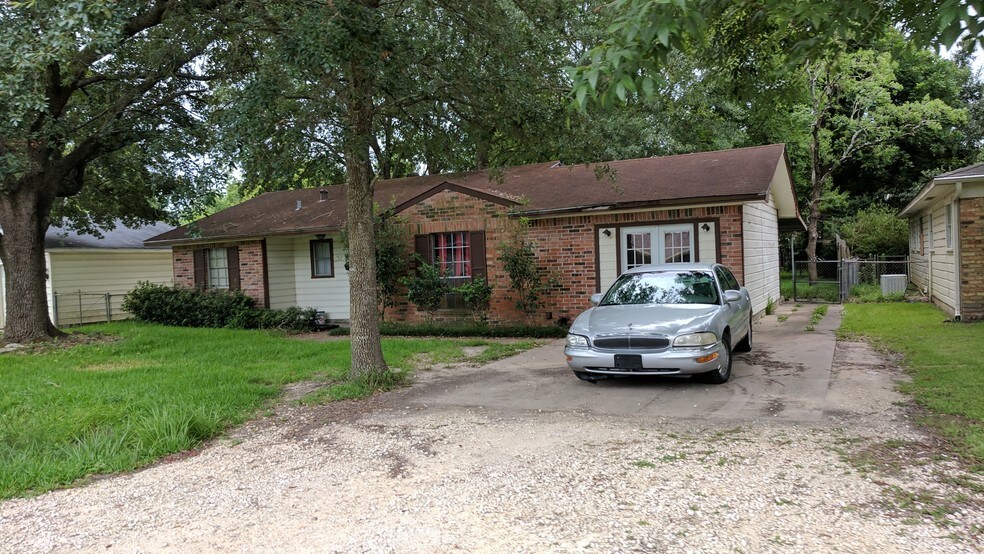 More Photos Of 3560 Delaware St, Beaumont Medical For Sale