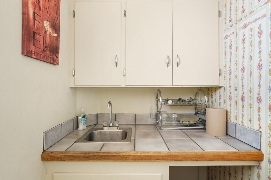 More Photos Of 355 W Las Palmas Ave, Patterson Office Residential For Sale