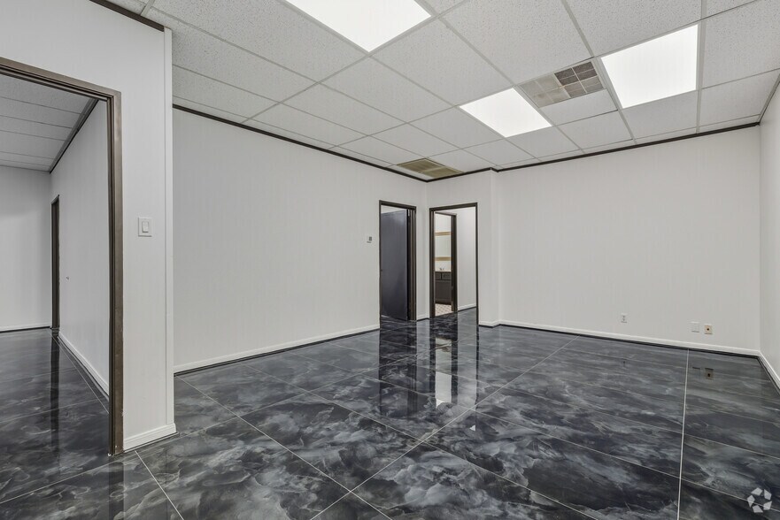 More Photos Of 11381 Meadowglen Ln, Houston Unknown For Lease