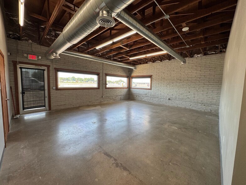 More Photos Of 12911 Us-71 Hwy, Grandview Freestanding For Lease