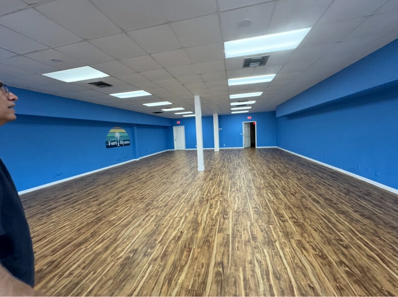 More Photos Of 7050 Winkler Rd, Fort Myers Restaurant For Lease