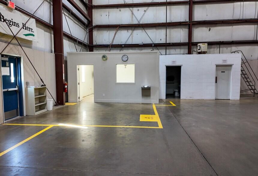 More Photos Of 100 Quality Park Dr, Beresford Manufacturing For Sale