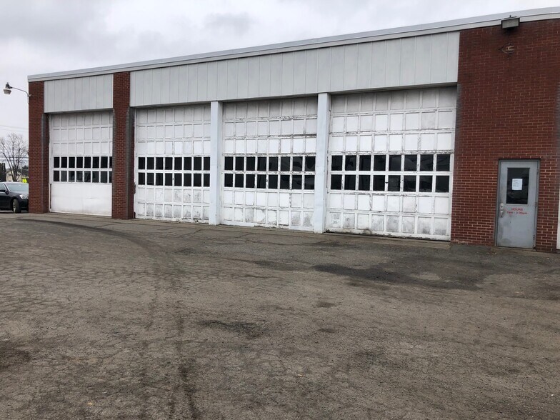 More Photos Of 2340 Schoenersville Rd, Allentown Warehouse For Lease