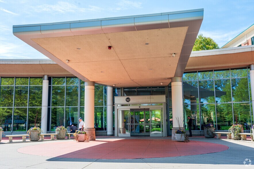 More Photos Of 14 Mechanic St, Southbridge Hotel For Lease