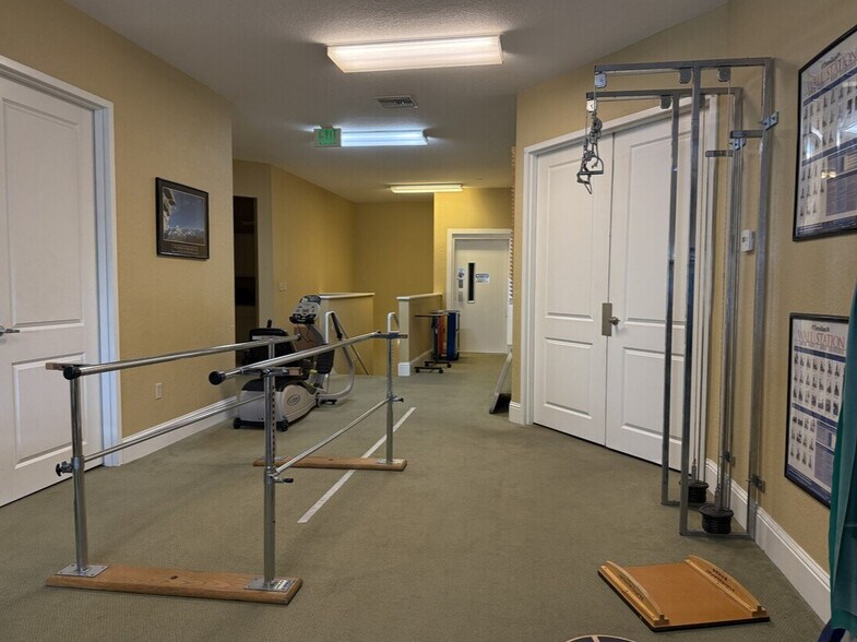 More Photos Of 910 Old Camp Rd, The Villages Medical For Sale