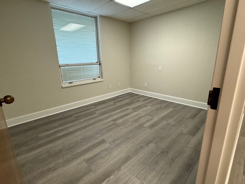 More Photos Of 1403 Medical Plaza Dr, Sanford Medical For Sale