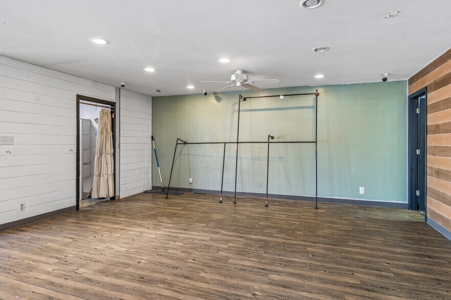 More Photos Of 1421 E Main St, Park Hills Flex For Sale