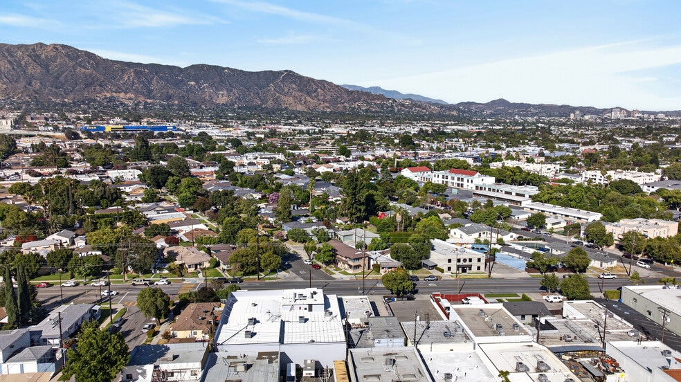 More Photos Of 703 S Main St, Burbank Showroom For Sale