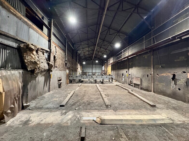 More Photos Of 400 Davis Street, Bushnell Manufacturing For Sale