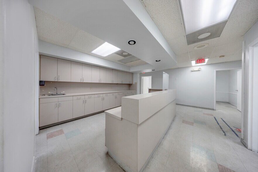 More Photos Of 2901 NW 17th Ave, Miami Office For Sale