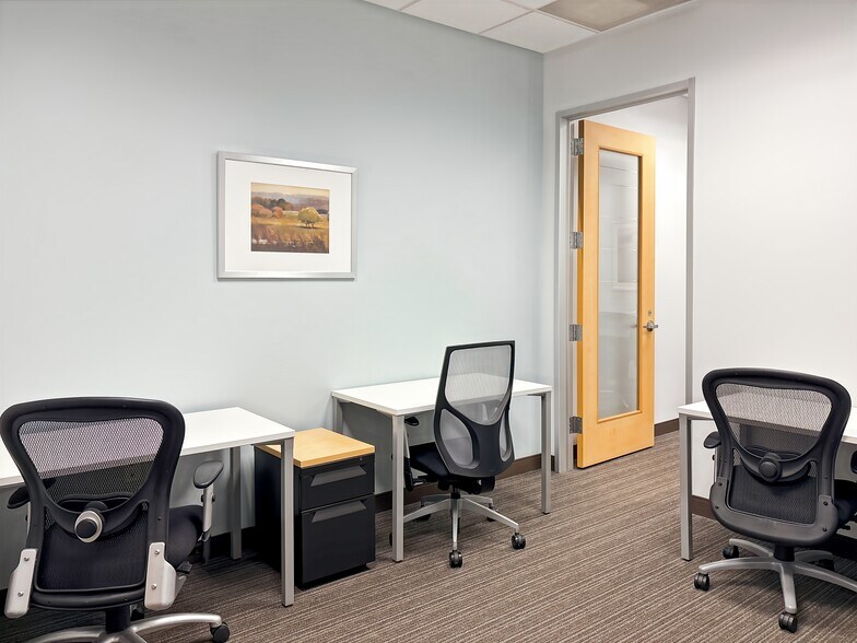 More Photos Of 5550 Wild Rose Ln, West Des Moines Coworking Space