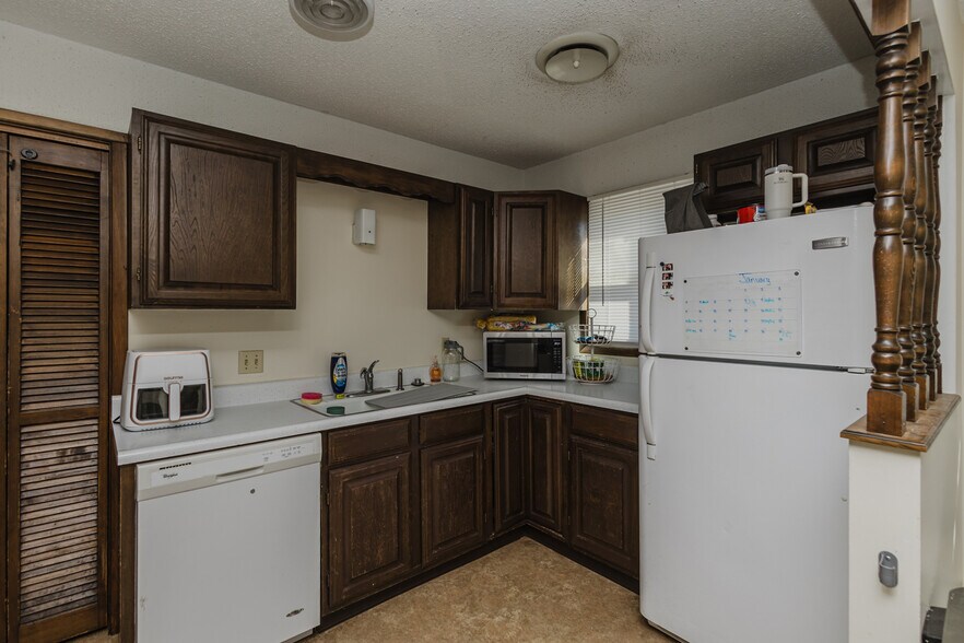 More Photos Of 3102 Sierra Pky, Hutchinson Apartments For Sale