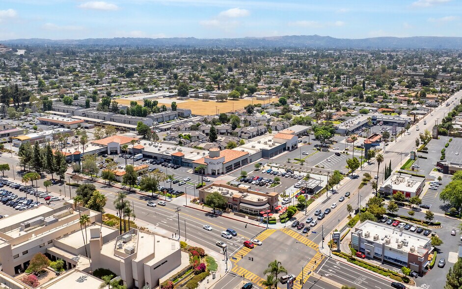 More Photos Of 390 N Citrus Ave, Azusa Storefront For Sale