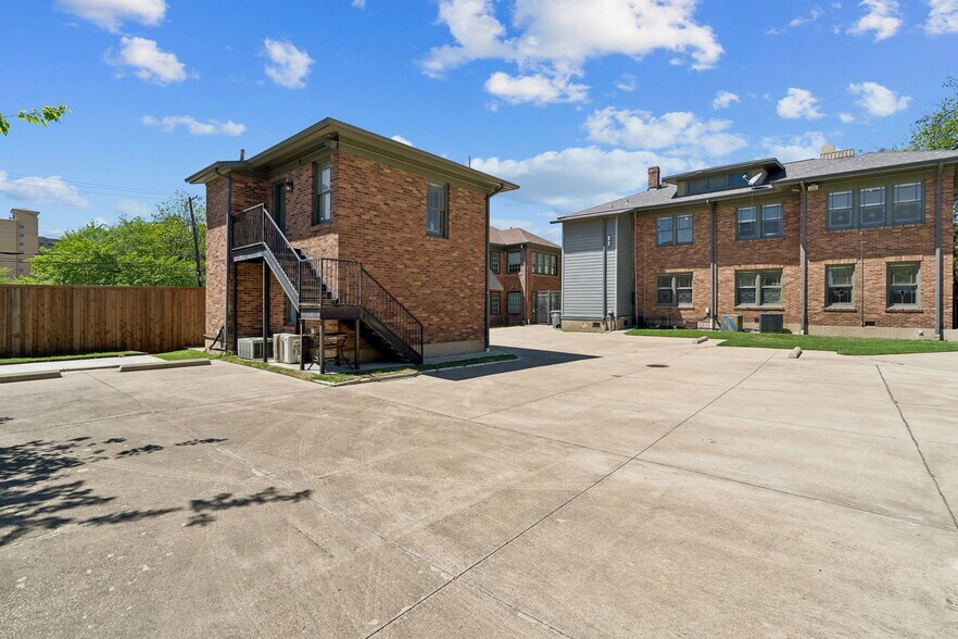 More Photos Of 4112 Swiss Ave, Dallas Office For Sale